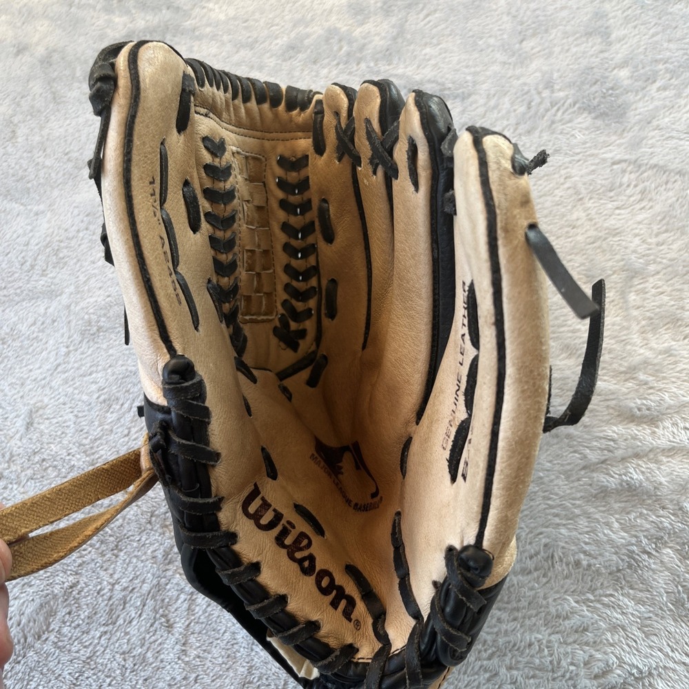 Wilson Baseball Glove A2452 11 1/2" Right Hand Throw - Picture 7 of 8